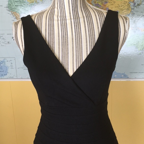 🎉NWT🎉Express Contour Little Black Dress - Picture 3 of 7